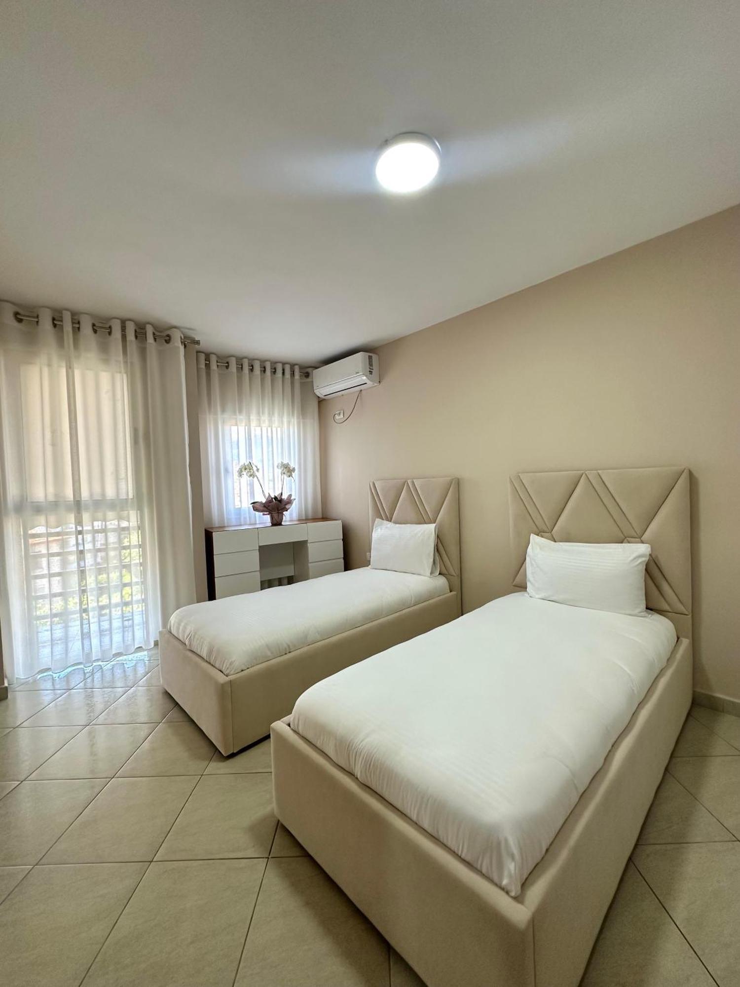Olis Place Tirana Extérieur photo